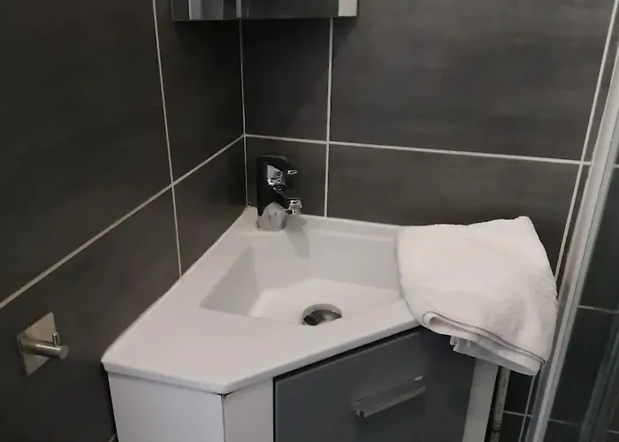 Le Championnet Parking Prive *